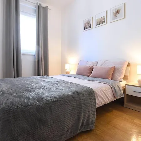 Апартаменти Family Manuela