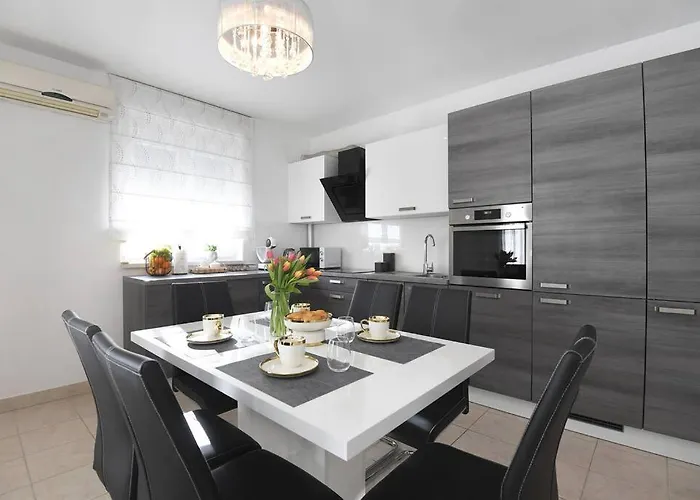 Family Manuela Апартаменти *